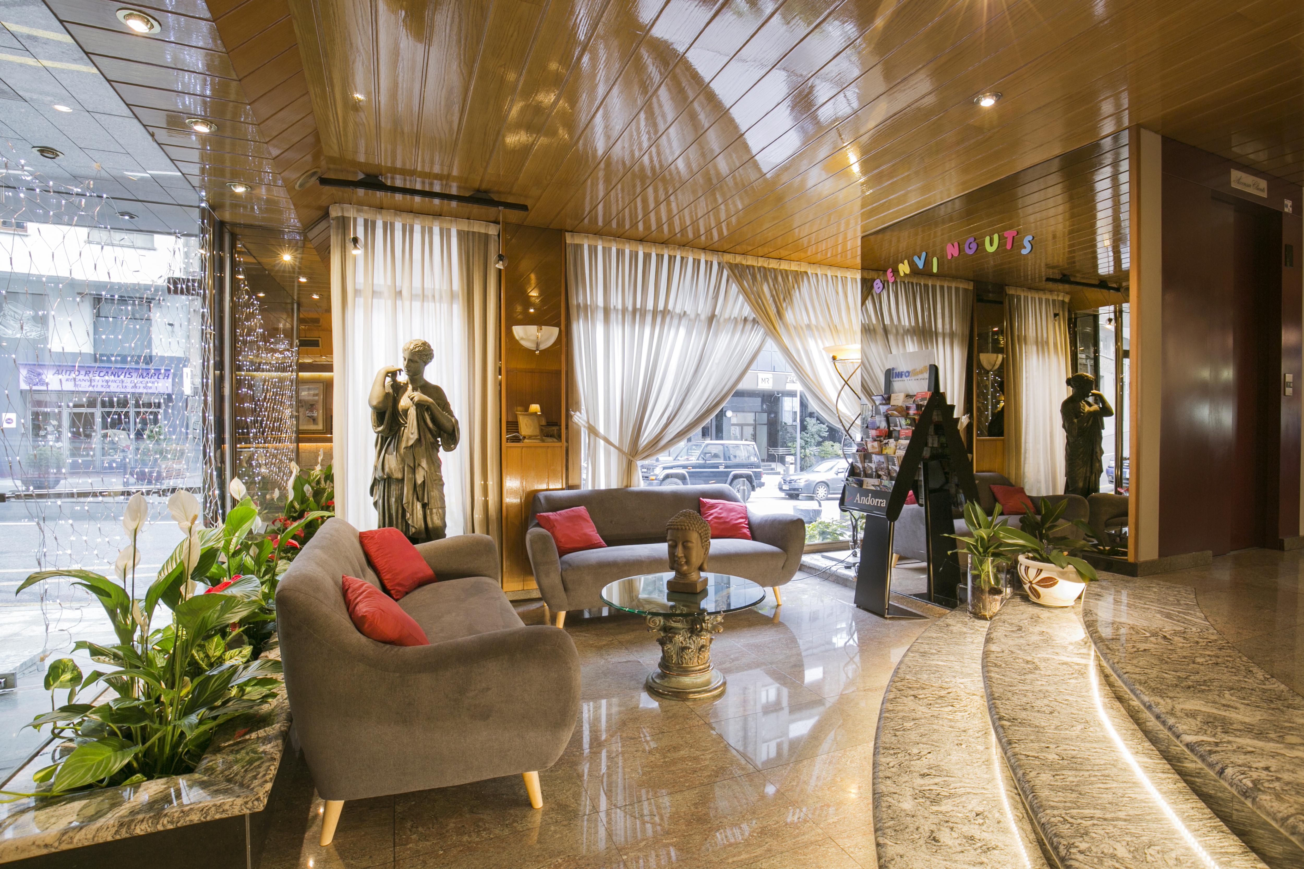 Готель Yomo Imperial Сант-Жулія-де-Лорія Екстер'єр фото